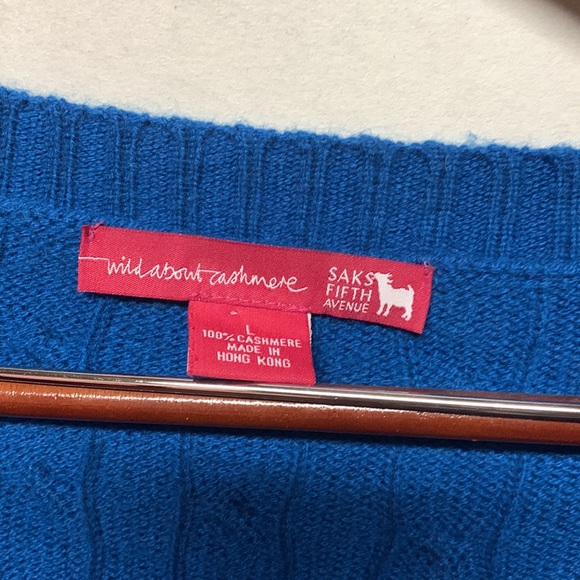 v-neck 100% cashmere sweater, size Large, wild about chasmere, saks Fifth Avenue - Picture 2 of 2
